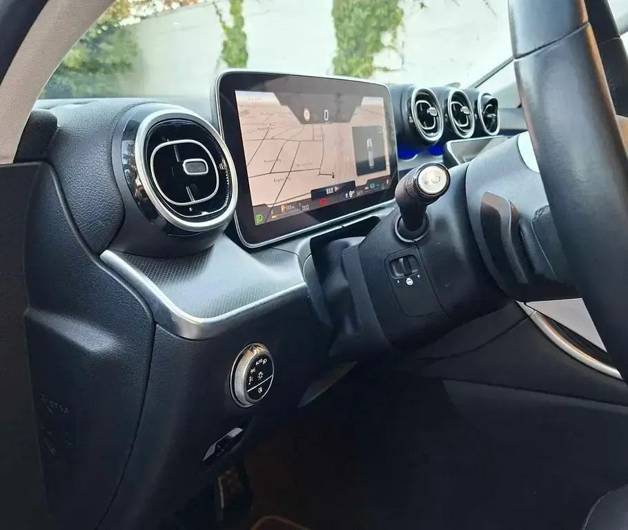 Gebraucht Mercedes C220 Avantgarde 200 PS (147 kW) 2022 Schwarz Limousine