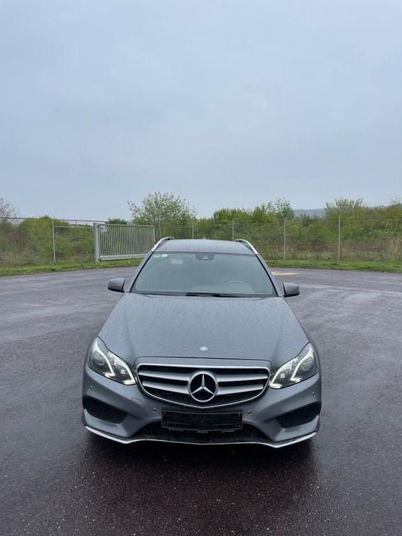 Gebraucht Mercedes E250 204 PS (150 kW) 2015 Grau Kombi