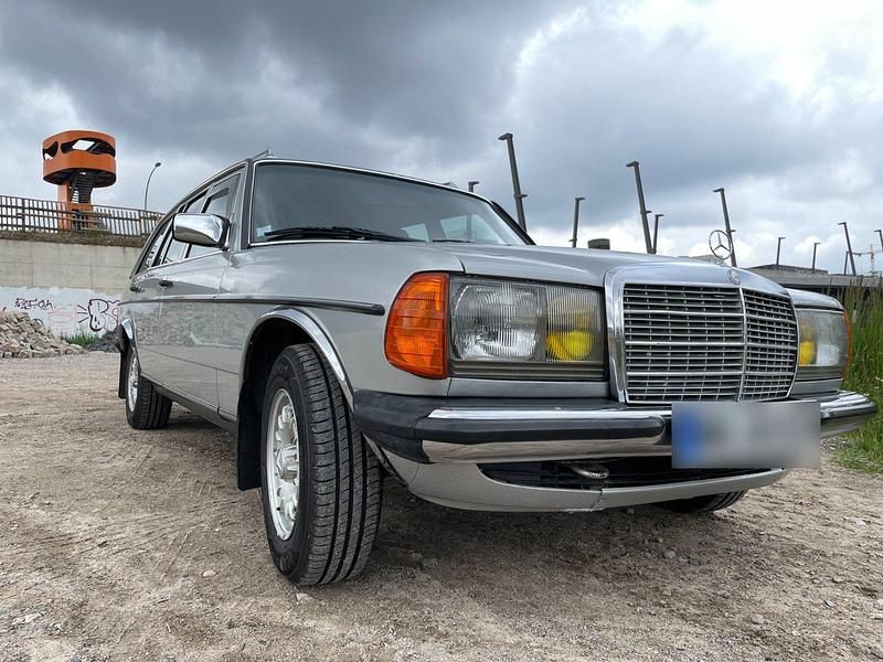 Gebraucht Mercedes 300 125 PS (91 kW) 1983 Silber Kombi