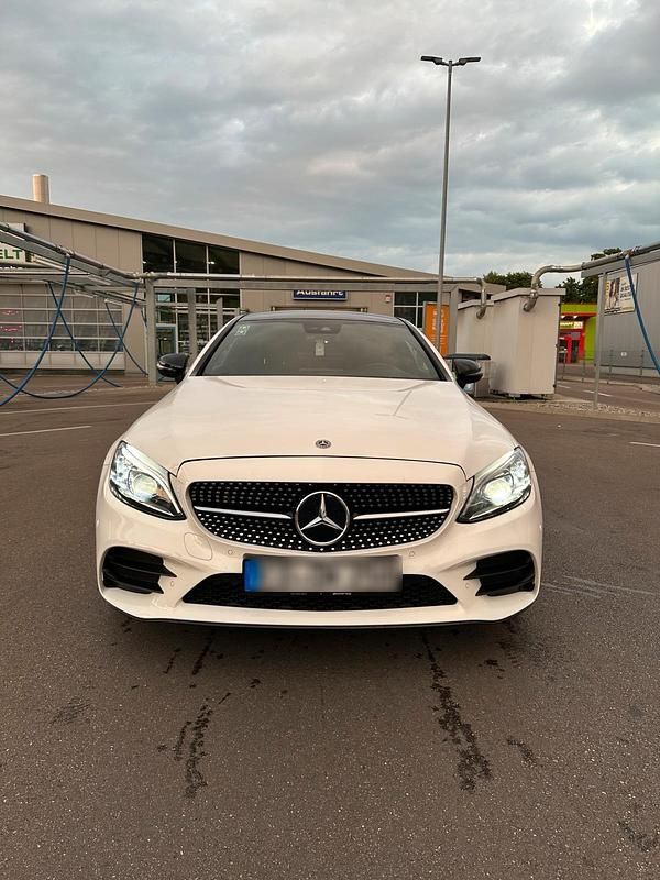 Weiß Gebraucht 2019 Mercedes C300 Coupé | 32.000 € (Etwas zu teuer) - Bild 1/4
