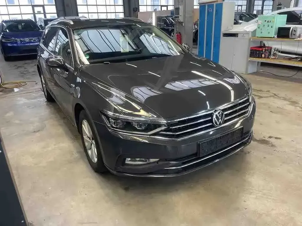Gebraucht VW Passat 200 PS (147 kW) 2021 Grau Kombi