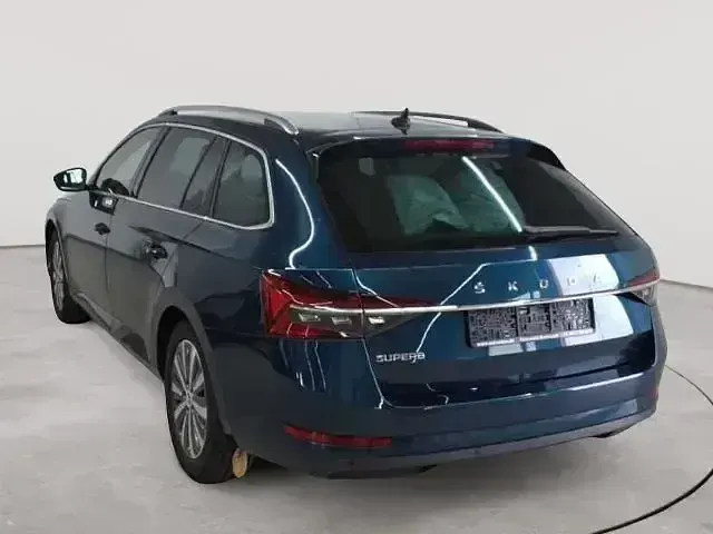 Gebraucht Skoda Superb Style 150 PS (110 kW) 2023 Lavablau metallic Kombi
