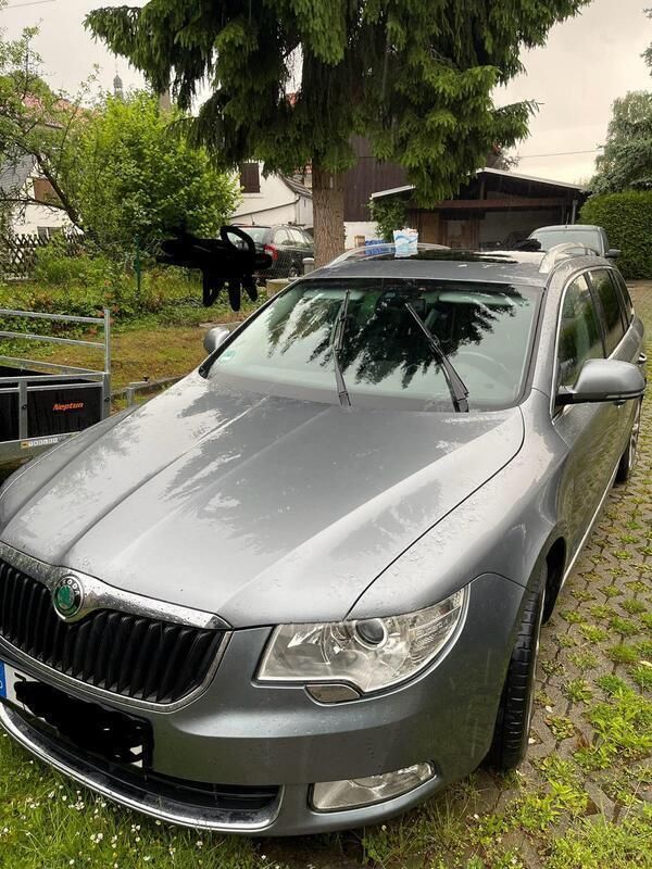Grau Gebraucht 2010 Skoda Superb Kombi | 4.400 € (Guter Preis) - Bild 1/4