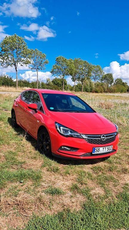 Rot Gebraucht 2015 Opel Astra Dynamic Limousine | 8.500 € (Superpreis) - Bild 1/4