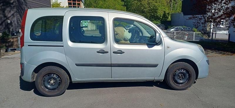 Usata Renault Kangoo Expression 106 CV (77 kW) 2011 Argento Monovolume