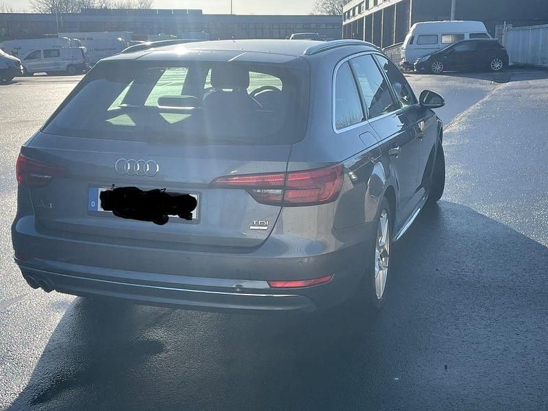 Gebraucht Audi A4 Sport 190 PS (139 kW) 2017 Grau Kombi