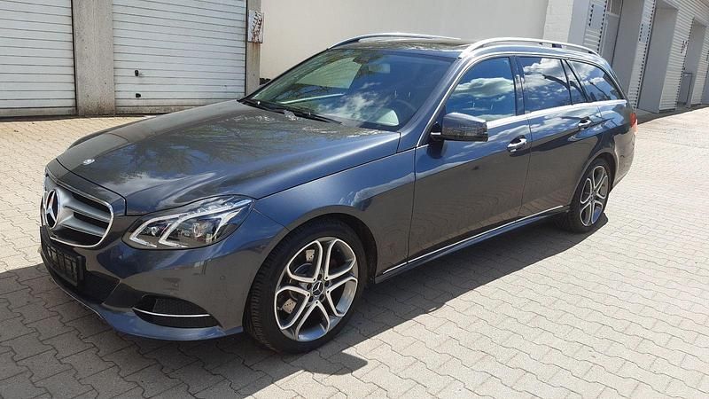 Grau Gebraucht 2015 Mercedes E200 Avantgarde Kombi | 20.000 € (Etwas zu teuer) - Bild 1/4