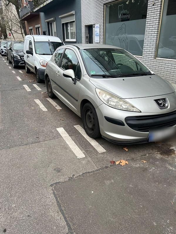 Grau Gebraucht 2006 Peugeot 207 Filou Limousine | 500 € (Superpreis) - Bild 1/4