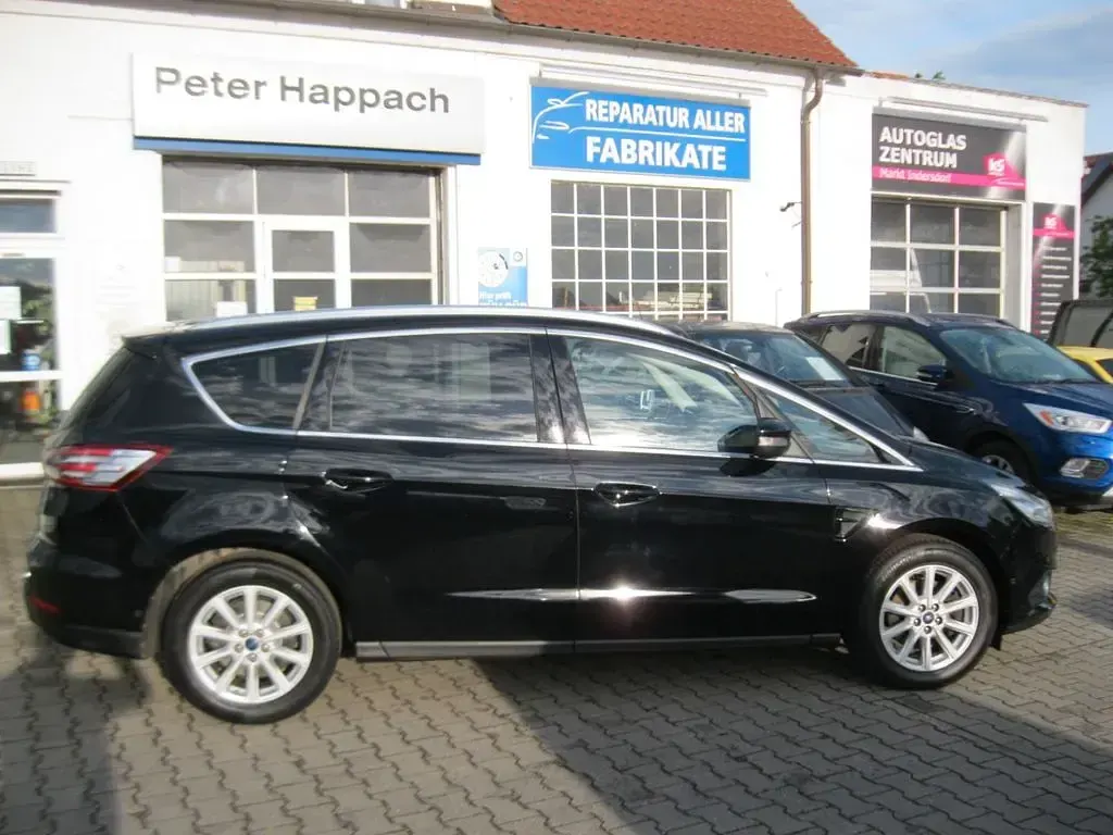 Gebraucht Ford S-MAX Titanium 160 PS (117 kW) 2017 Schwarz Van / Kleinbus
