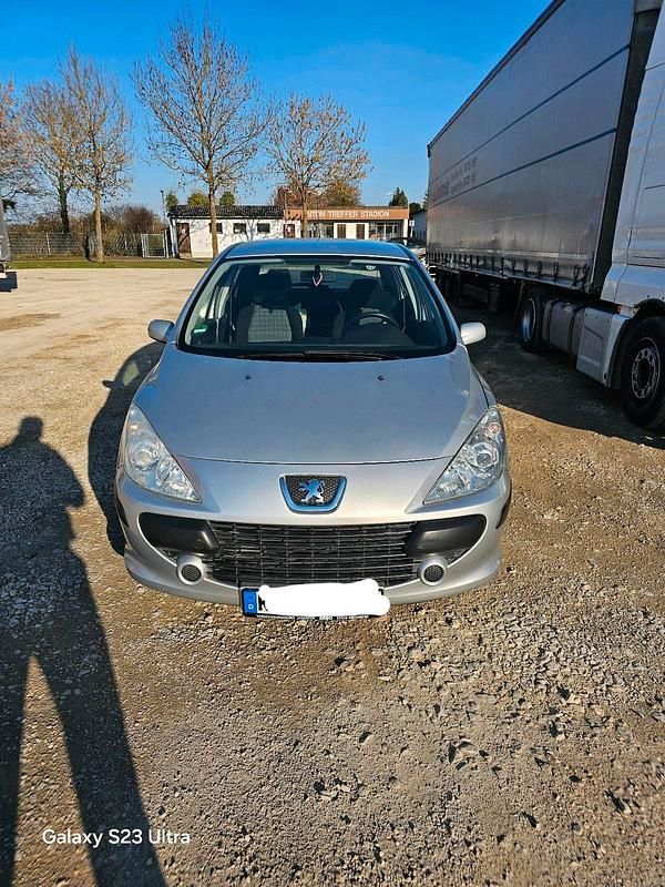 Gebraucht Peugeot 307 88 PS (64 kW) 2006 Silber Limousine