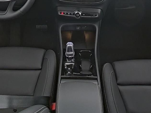 Second-hand Volvo XC40 Plus 163 CP (119 kW) 2025 Gri SUV