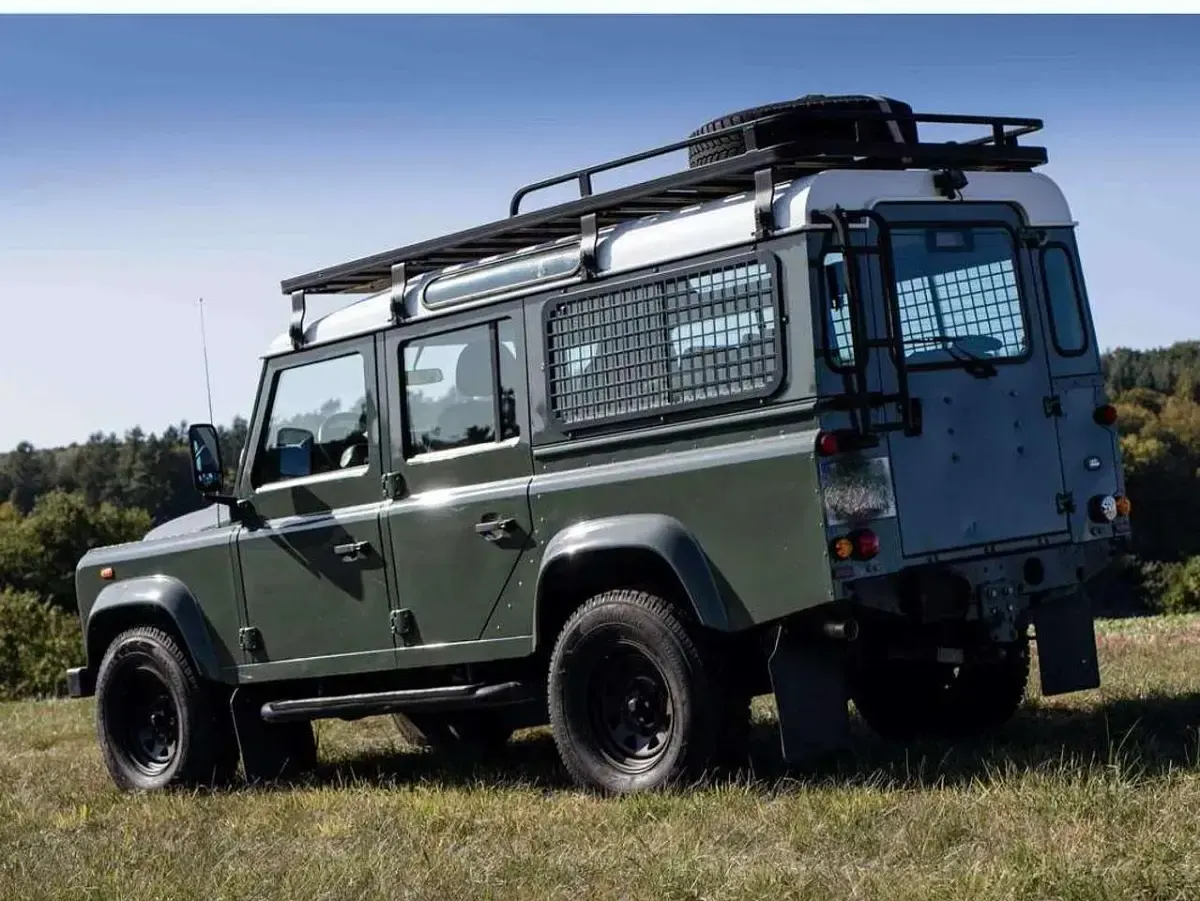 Gebraucht Land Rover Defender SE 122 PS (89 kW) 2012 Grün Kombi