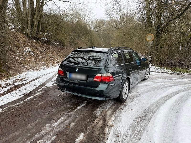 Gebraucht BMW 525 177 PS (130 kW) 2005 Grün Kombi