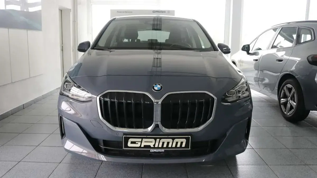Gebraucht BMW 220 156 PS (114 kW) 2024 Sparkling kupfergrau metallic Coupé