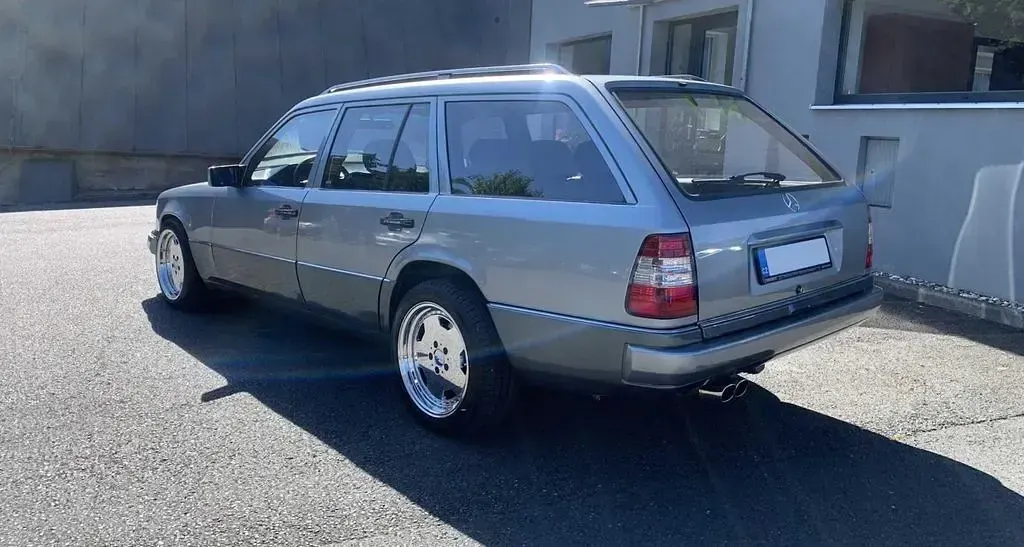 Gebraucht Mercedes 300 Sportline 150 PS (110 kW) 1995 Silber Limousine