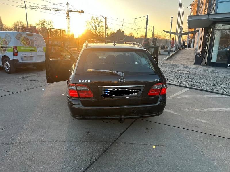 Gebraucht Mercedes E220 170 PS (125 kW) 2007 Schwarz Kombi