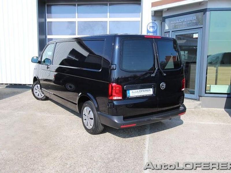 Gebraucht VW Transporter 110 PS (80 kW) 2021 Deep black (metallic) Van