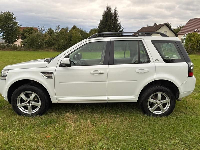 Weiß Gebraucht 2013 Land Rover Freelander 2 SE SUV | 7.400 € (Fairer Preis) - Bild 1/4