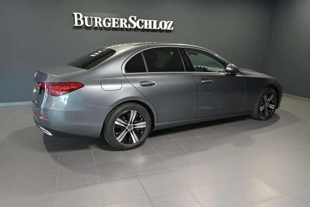 Gebraucht Mercedes C180 Avantgarde 170 PS (125 kW) 2024 Metalliclack selenitgrau Limousine