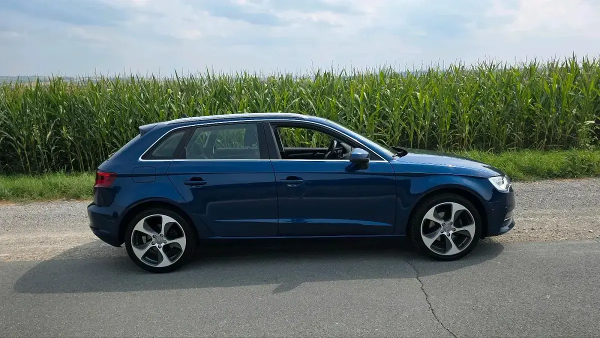 Gebraucht Audi A3 Comfort 140 PS (102 kW) 2014 Blau Limousine