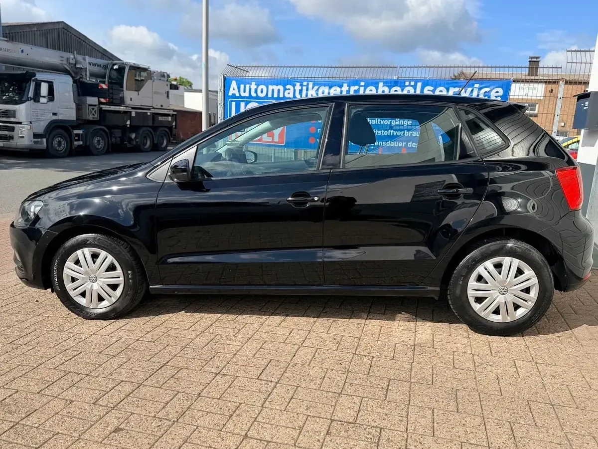 Gebraucht VW Polo Trendline 60 PS (44 kW) 2016 Schwarz Kleinwagen