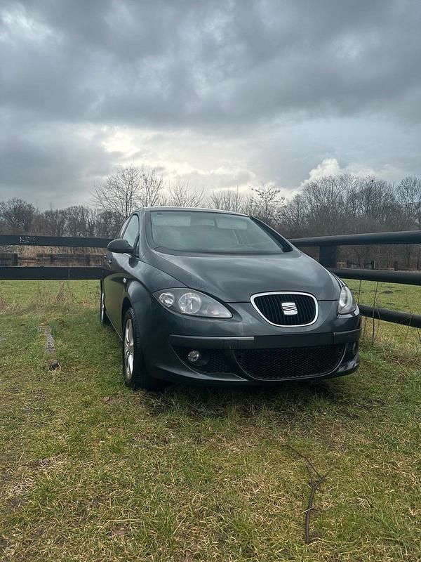 Gebraucht Seat Altea 100 PS (73 kW) 2009 Grau Kleinwagen