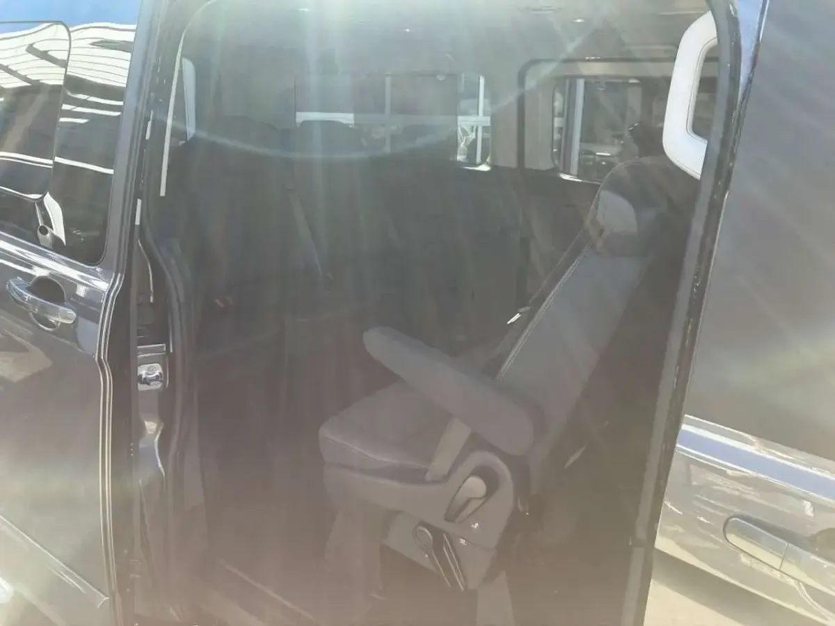 Gebraucht Ford Tourneo Titanium 150 PS (110 kW) 2023 Grau Van / Kleinbus