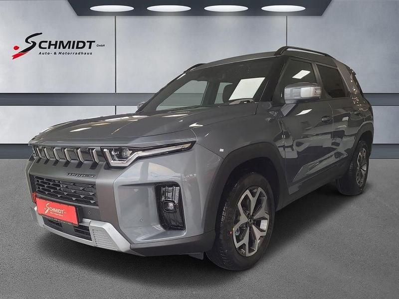 Platinum grey (met) Neu 2025 Ssangyong Torres Quartz SUV | 33.990 € - Bild 1/4
