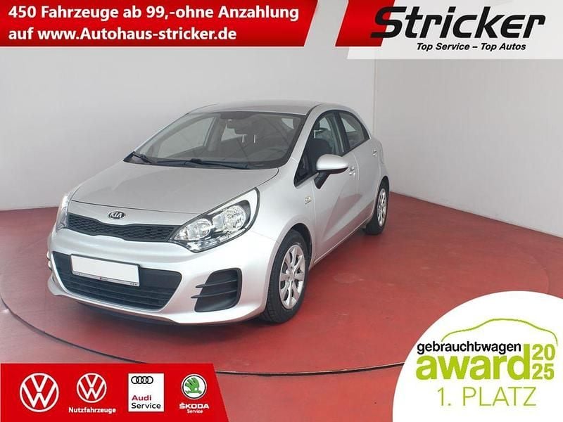 Silber (metallic) Gebraucht 2017 Kia Rio 2 Limousine | 6.449 € (Superpreis) - Bild 1/4