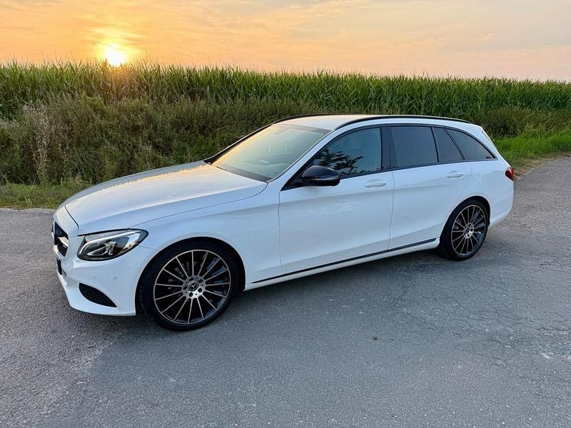 Weiß Gebraucht 2016 Mercedes C180 Avantgarde Limousine | 13.200 € (Superpreis) - Bild 1/4