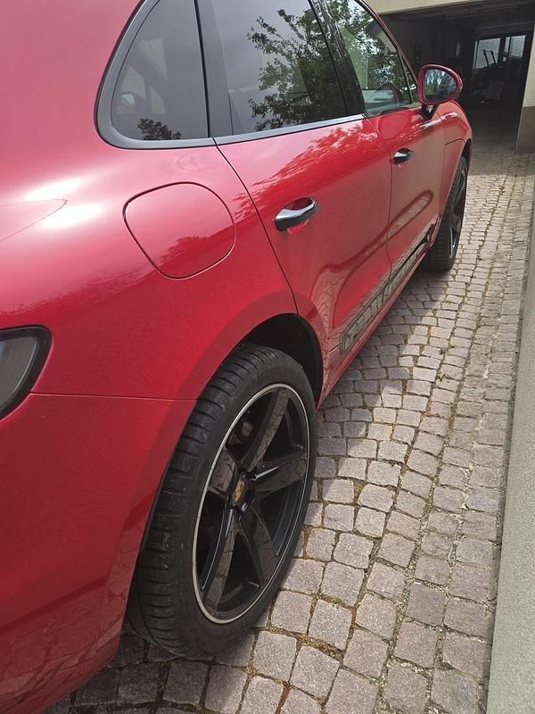 Second-hand Porsche Macan 354 CP (260 kW) 2019 Roșu SUV