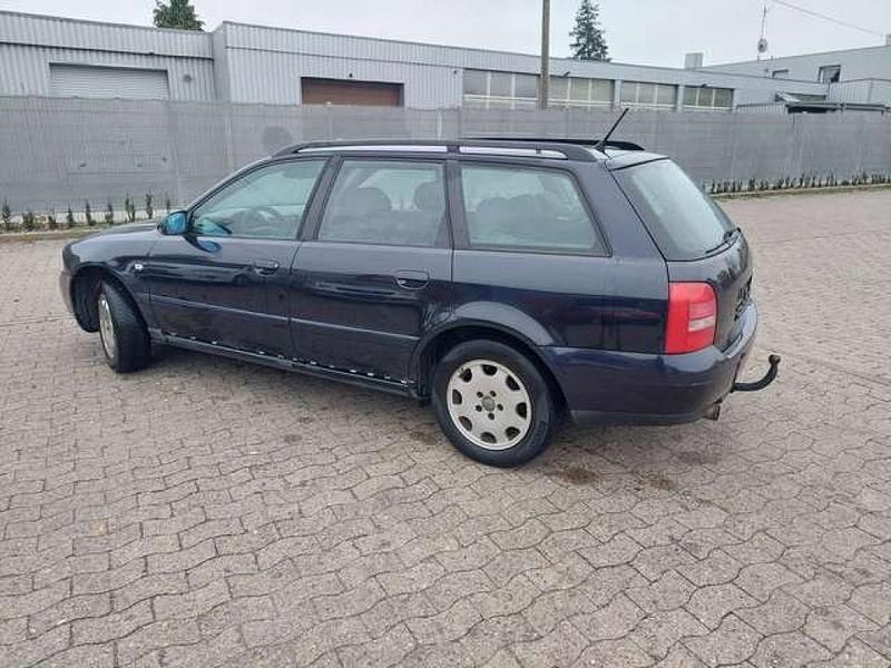 Gebraucht Audi A4 101 PS (74 kW) 2000 Blau Kombi
