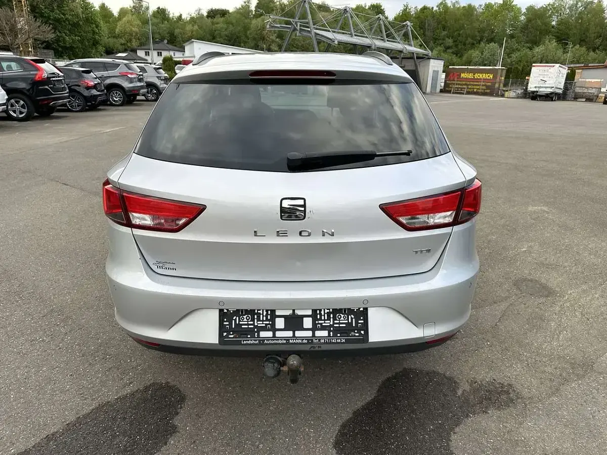Używany Seat Leon ST Reference 110 KM (80 kW) 2015 Srebrny Kombi