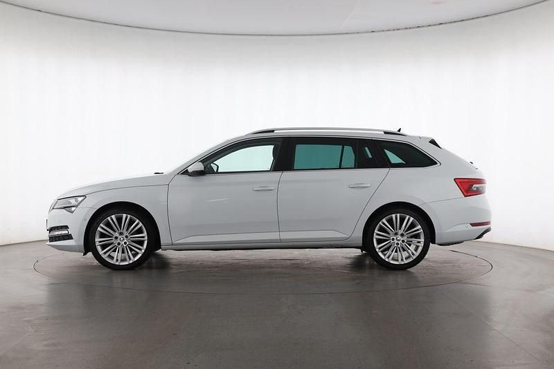 Gebraucht Skoda Superb Style 200 PS (147 kW) 2023 Moon weiss Kombi