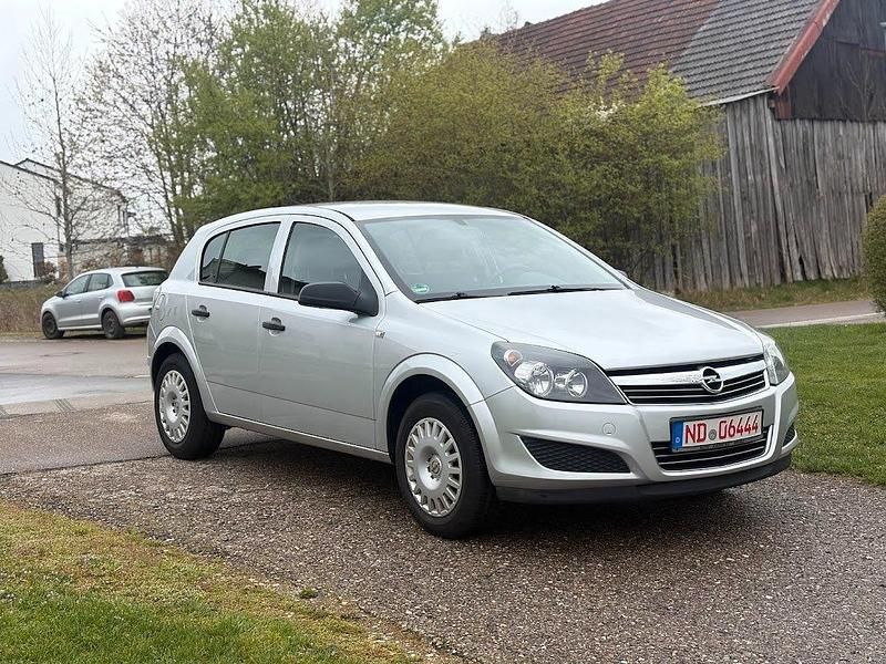 Gebraucht Opel Astra 90 PS (66 kW) 2009 Silber Limousine