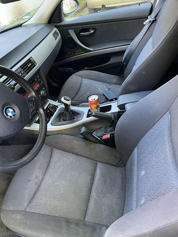 Gebraucht BMW 320 170 PS (125 kW) 2007 Grau Kombi