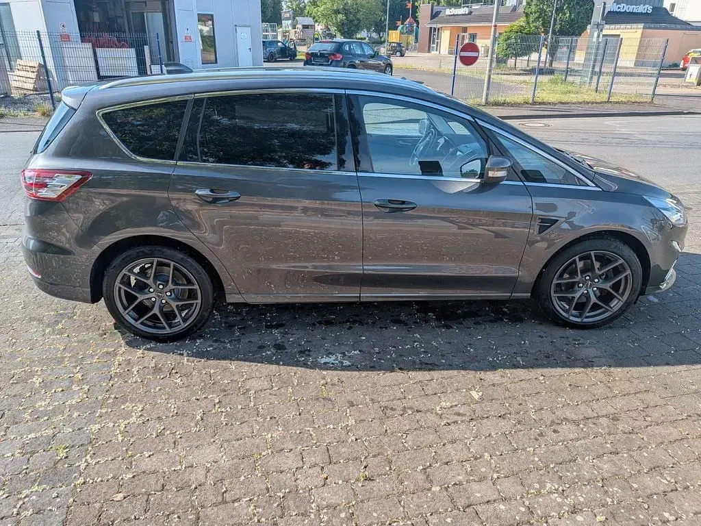 Gebraucht Ford S-MAX Titanium 190 PS (139 kW) 2020 Grau Van / Kleinbus
