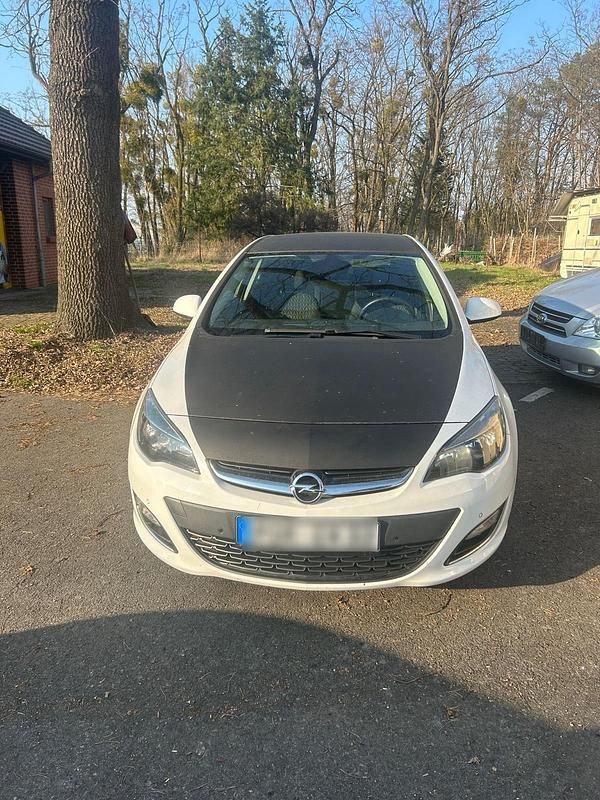 Gebraucht Opel Astra 105 PS (77 kW) 2013 Weiß Kleinwagen
