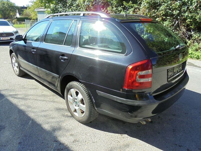 Gebraucht Skoda Octavia Ambiente 105 PS (77 kW) 2008 Schwarz Kombi