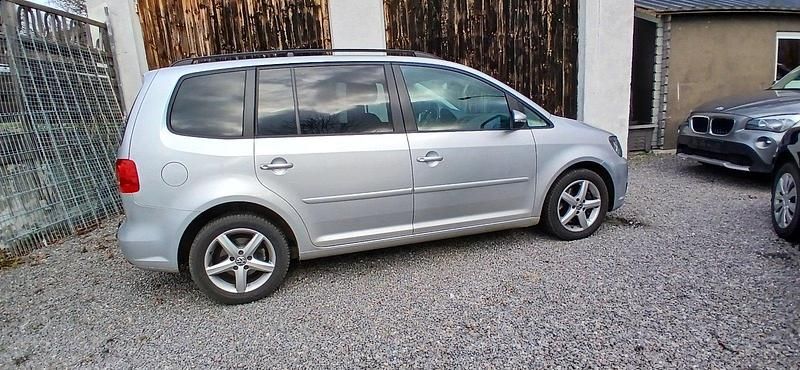 Gebraucht VW Touran 140 PS (102 kW) 2014 Silber Van / Kleinbus