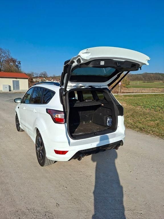 Gebraucht Ford Kuga ST-Line 175 PS (128 kW) 2019 Weiß SUV