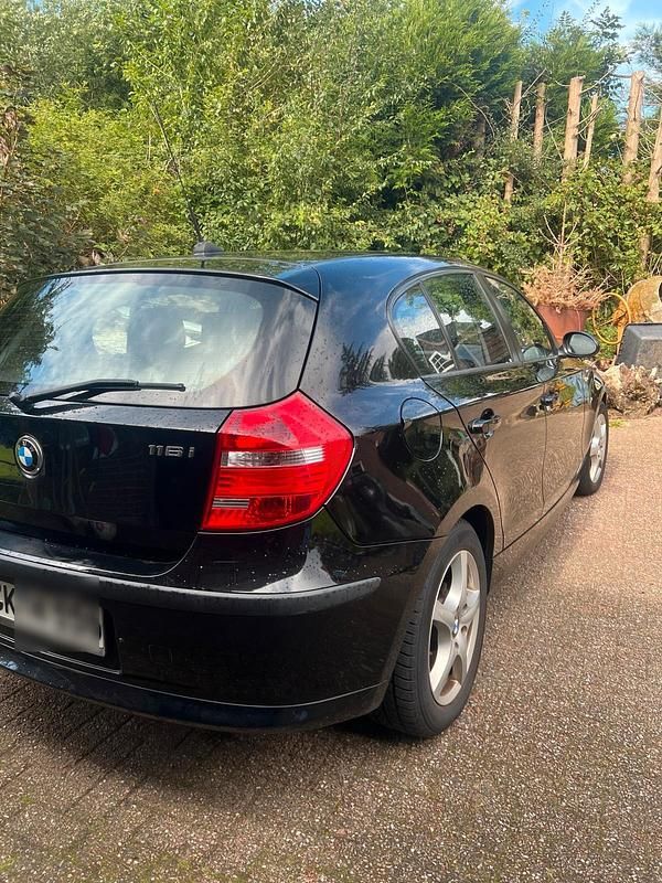 Schwarz Gebraucht 2010 BMW 116 Kleinwagen | 4.400 € (Etwas zu teuer) - Bild 1/4