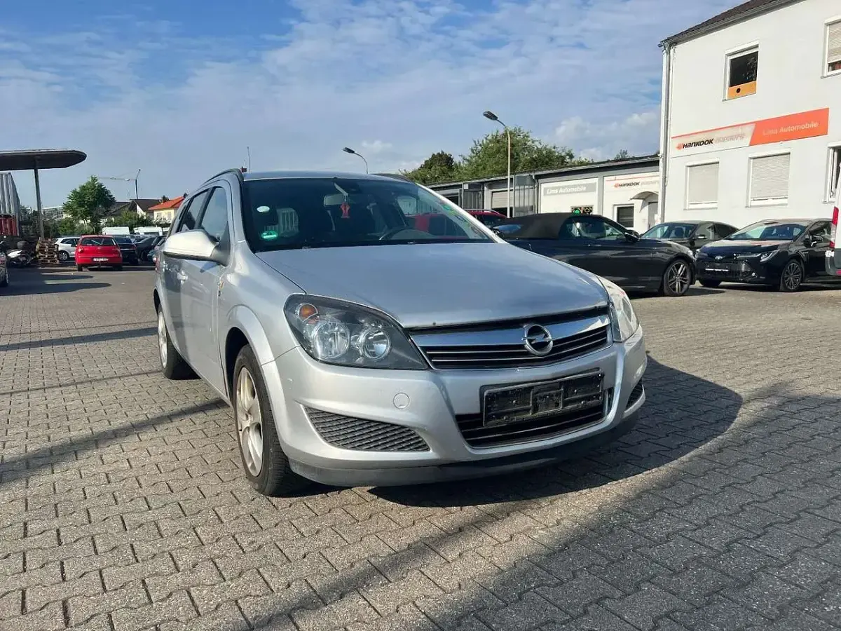 Gebraucht Opel Astra Edition 110 PS (80 kW) 2013 Silber Kombi