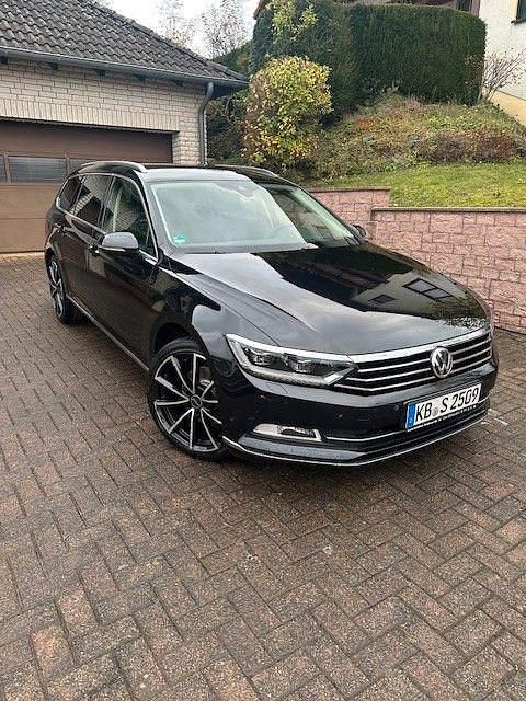 Schwarz Gebraucht 2015 VW Passat Highline Kombi | 12.990 € (Fairer Preis) - Bild 1/4