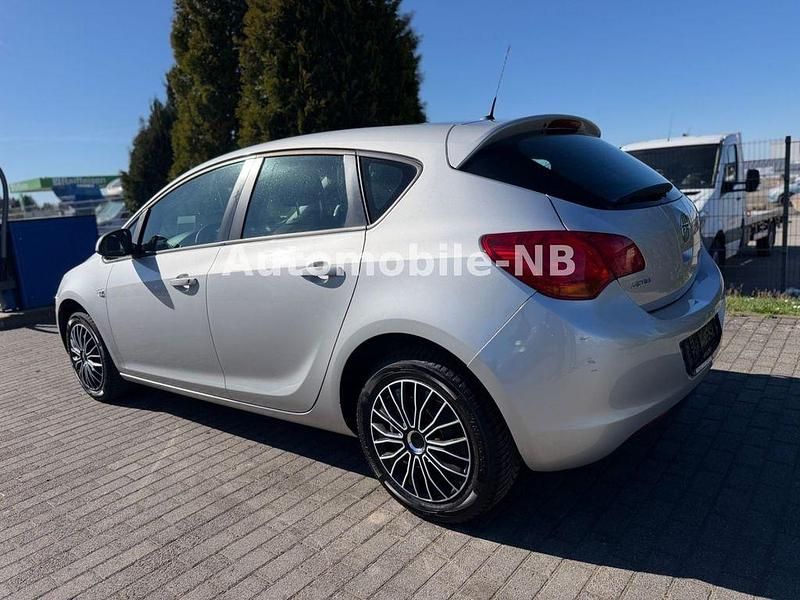 Gebraucht Opel Astra Edition 87 PS (63 kW) 2010 Grau Limousine