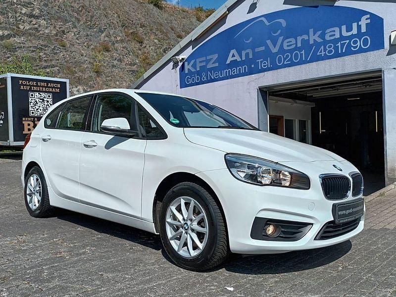 Weiß Gebraucht 2016 BMW 220 Active Tourer Advantage Van / Kleinbus | 12.650 € (Guter Preis) - Bild 1/4