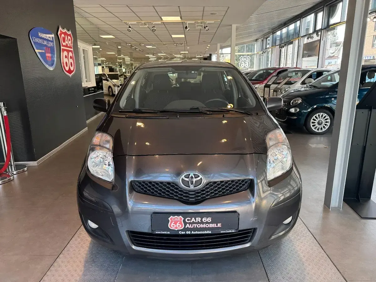 Gebraucht Toyota Yaris Life 101 PS (74 kW) 2011 Grau Kleinwagen
