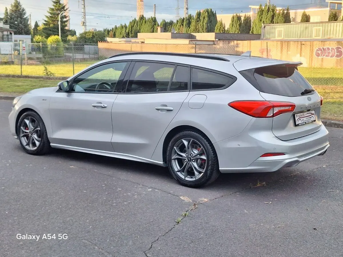 Gebraucht Ford Focus ST-Line 125 PS (91 kW) 2019 Grau Kombi