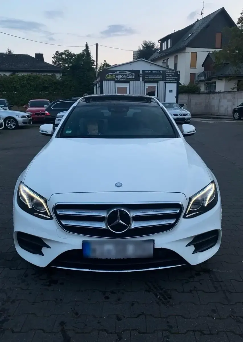Gebraucht Mercedes E220 AMG line 194 PS (142 kW) 2016 Weiß Kombi