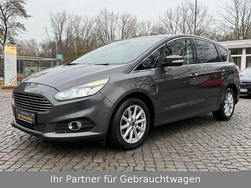Gebraucht Ford S-MAX Titanium 179 PS (131 kW) 2018 Grau Van / Kleinbus